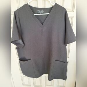 Mandala Plus Sz2XL Black V-Neck Scrub Top Nice